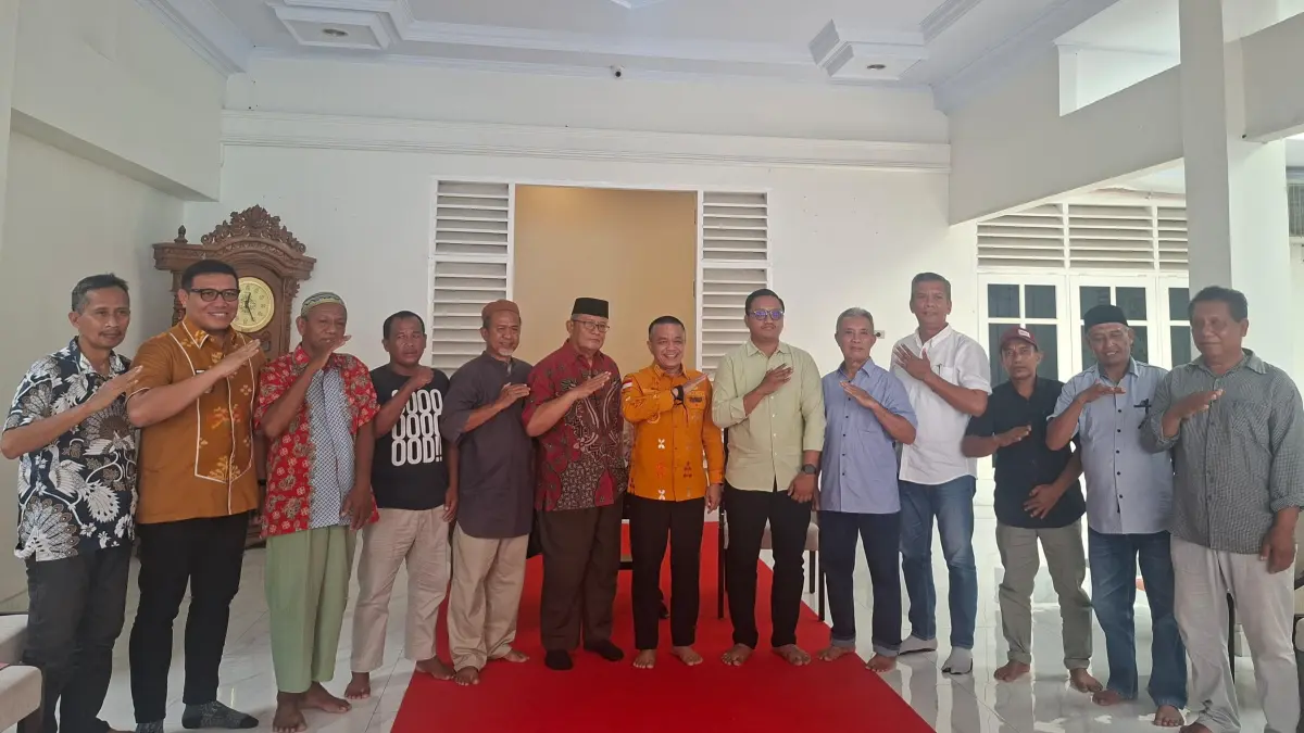 Wali Kota Palu Hadianto Rasyid menerima aspirasi masyarakat terkait layanan penumpang di Pelabuhan Pantoloan.Foto: Annisa Tri Yusnida/Radar Palu&nbsp;