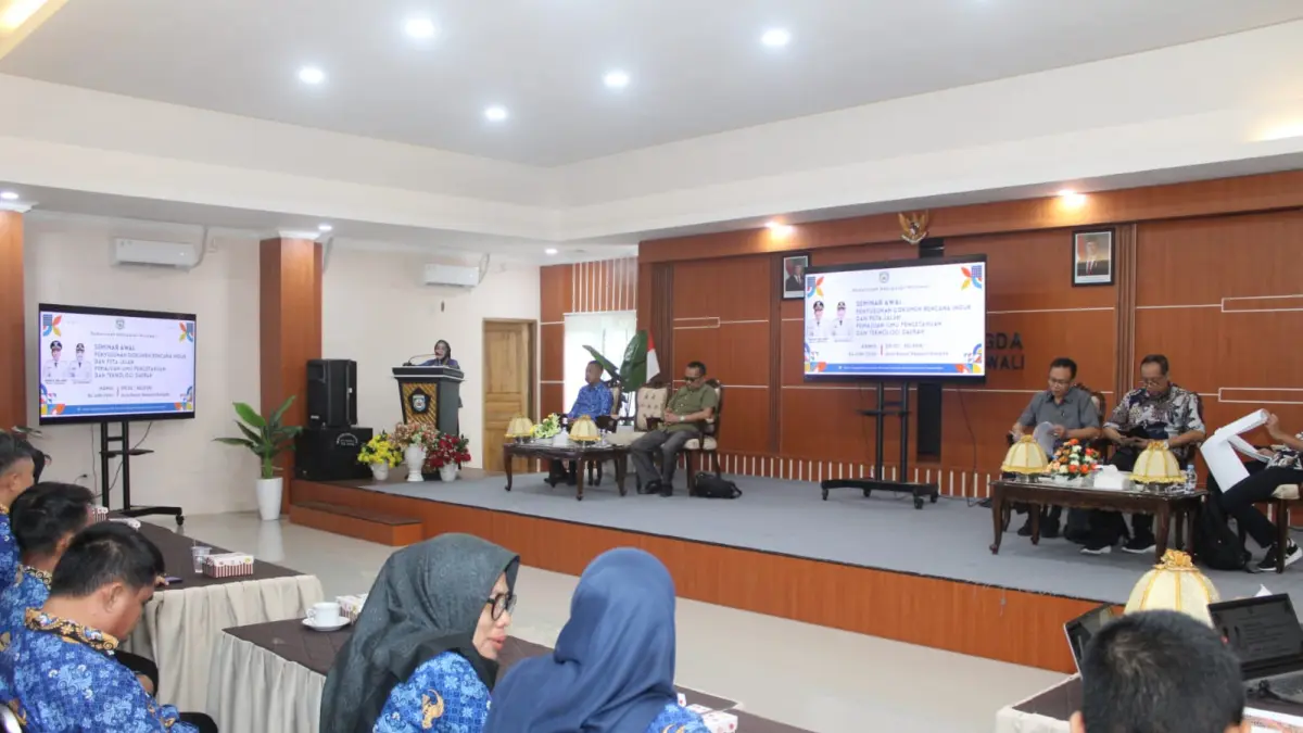 SEMINAR: Wabup Morowali, Iriane Iliyasmembuka seminar membahas RIPJ-PID Morowali, Kamis (4/6/2026).(FOTO: SUPRIYONO/RADAR PALU)