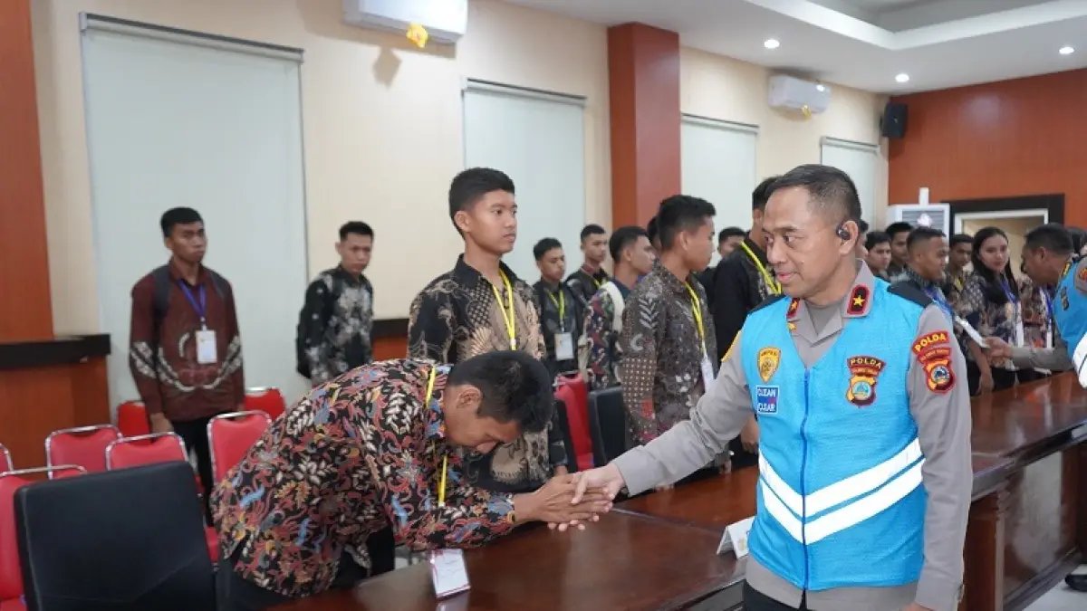 Kapolda Sulawesi Tengah Brigjen Pol Nasri menyapa dan memberikan arahan kepada para peserta seleksi Penerimaan Terpadu Anggota Polri Tahun Anggaran 2026.