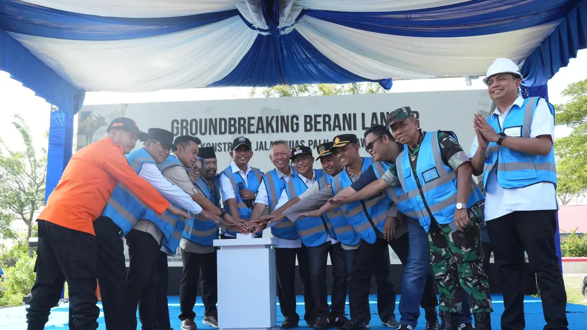 Gubernur Sulawesi Tengah Anwar Hafid melakukan groundbreaking Program Berani Lancar di Desa Kota Pulu, Kabupaten Sigi, Minggu (7/6/2026), menandai dimulainya pembangunan dan rekonstruksi jalan serta jembatan senilai Rp604,8 miliar di berbagai daerah.