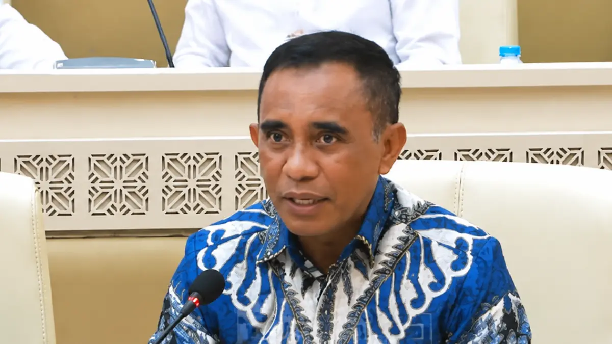 Gubernur Sulawesi Tengah Anwar Hafid menyampaikan usulan agar pemerintah pusat ikut menanggung gaji PPPK dalam RDP Komisi II DPR RI di Jakarta, Senin (8/6/2026).
