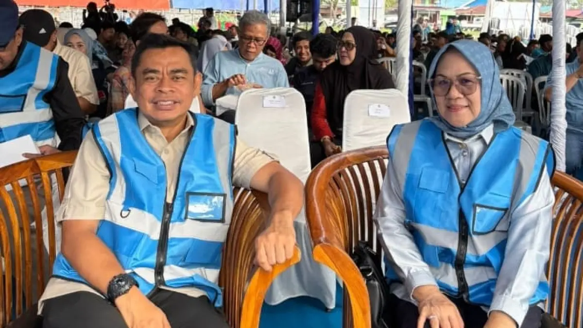 HADIR: Anggota DPRD Sulteng H. Henri Muhidin, bersama Marlelah, saat menghadiri kegiatan groundbreaking pembangunan jalan dan jembatan di Kabupaten Sigi.(FOTO: HUMAS DPRD SULTENG/RADAR PALU).