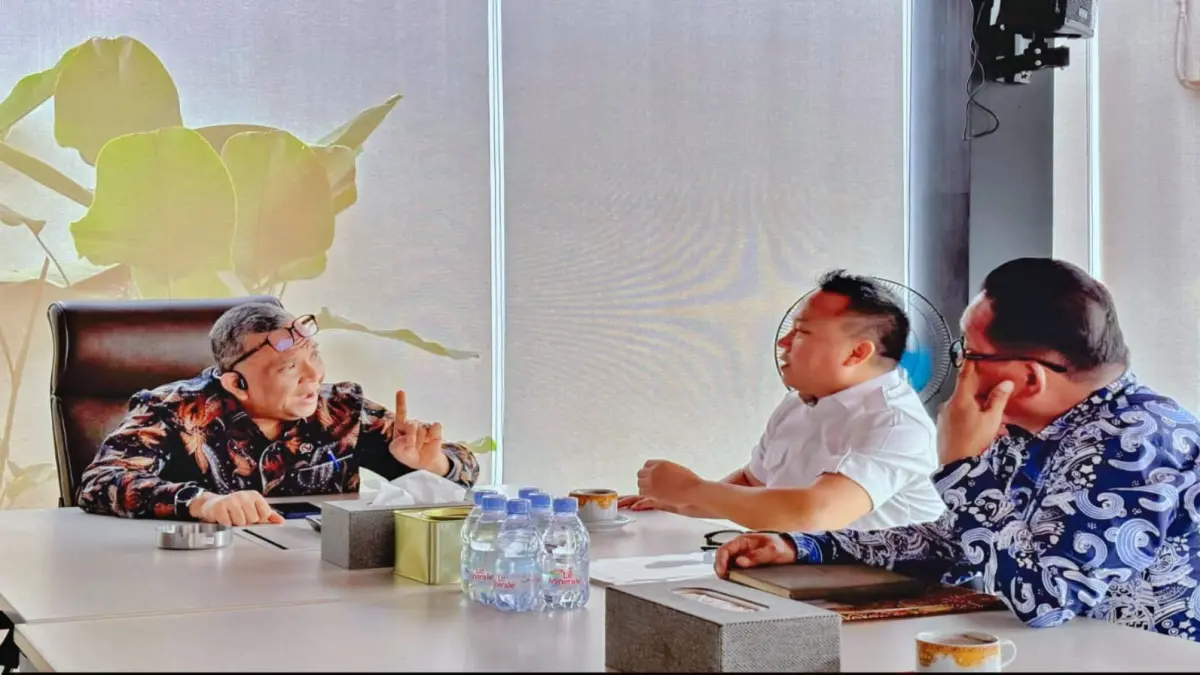 KUNJUNGAN: Wamenaker RI, Afriansyah Noor menerima kunjungan Bupati Morowali Utara Delis Julkarson Hehi, Senin (8/6/2026). (FOTO: ISTIMEWA/RADAR PALU).