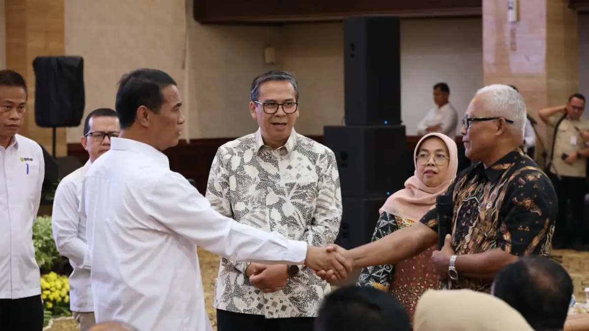 Menteri Pertanian Andi Amran Sulaiman memberikan apresiasi kepada peneliti dalam forum kolaborasi riset pertanian. (Humas Kementan)