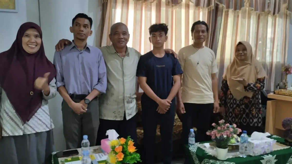 Pihak SMAS Muhammadiyah 1 Palu mempertemukan guru berinisial AS dan alumni yang menjadi korban dugaan pemukulan bersama keluarga untuk mencari penyelesaian secara kekeluargaan. (istimewa)