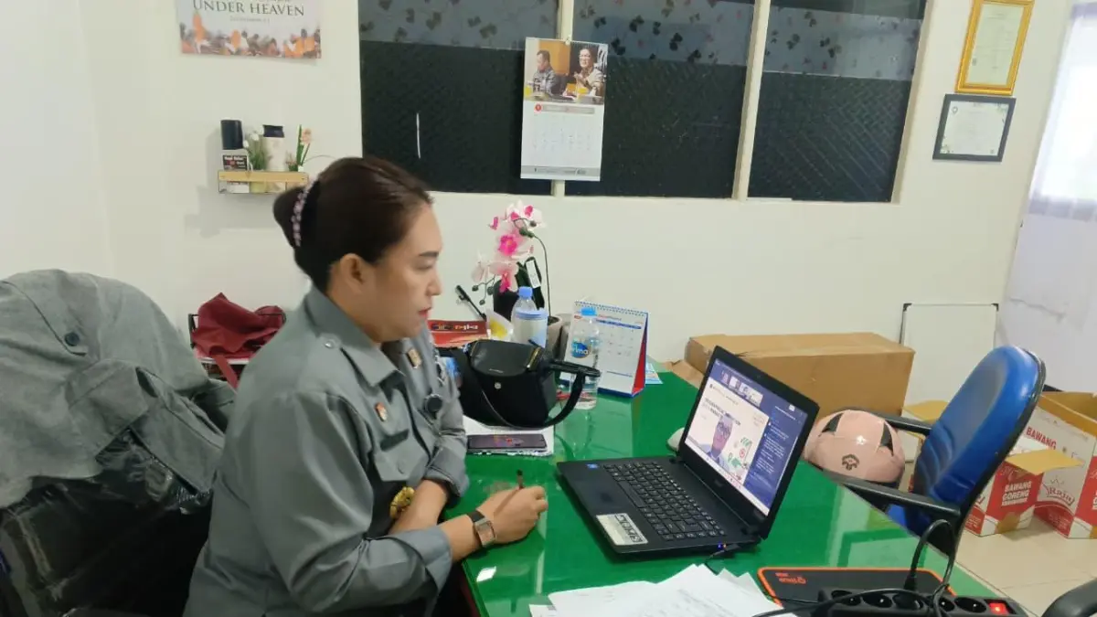 Bidang Pelayanan Kekayaan Intelektual, saat mengikuti kegiatan Workshop Onboarding Produk Indikasi Geografis Indonesia ke Tokopedia dan TikTok Shop yang diselenggarakan oleh Direktorat Merek dan Indikasi Geografis Kementerian Hukum Republik Indonesia yang digelar secara virtual pada Selasa (9/6/2026). FOTO: DOK. KEMENKUM SULTENG
