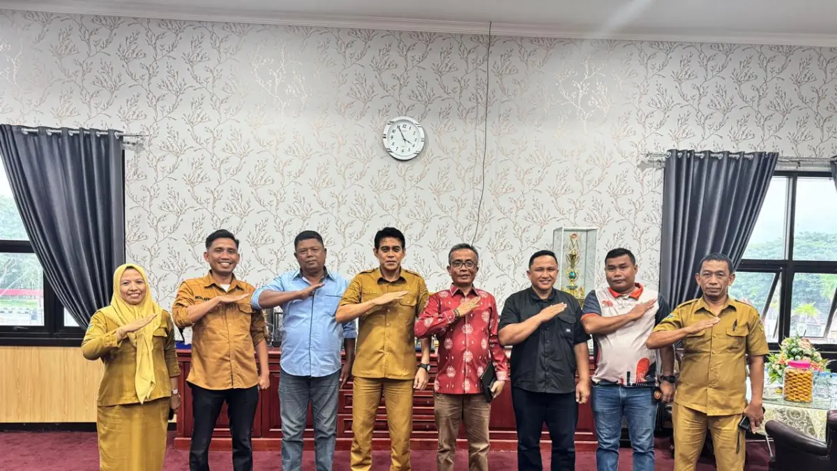 PABKI: Ketua PABKI Parimo, Dedi Askary bersama jajaran pengurus saat bertemu dengan Bupati Parimo H. Edwin Burase, Selasa (9/6/2026).(FOTO ISTIMEWA/RADAR PALU)
