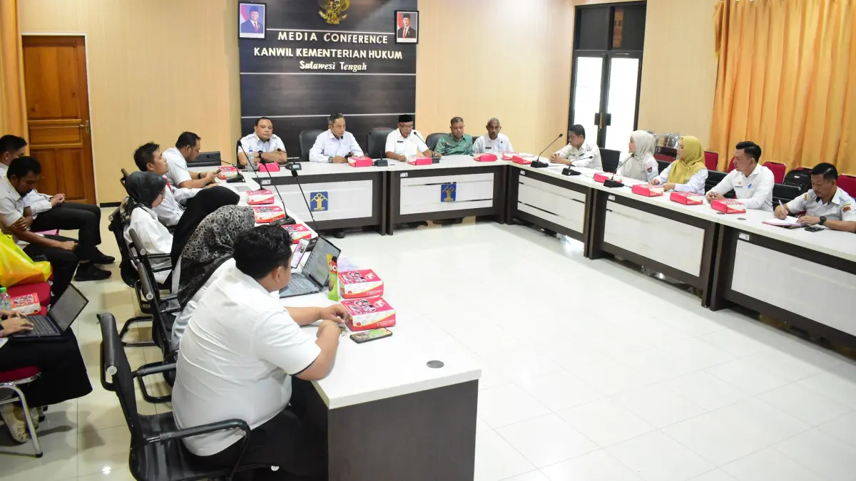 Rapat Fasilitasi Harmonisasi terhadap Rancangan Peraturan Daerah Kabupaten Banggai Laut tentang Penyelenggaraan Perizinan Berusaha, Rabu (10/6/2026), bertempat di Aula Kebangsaan, Kanwil Kemenkum Sulteng.