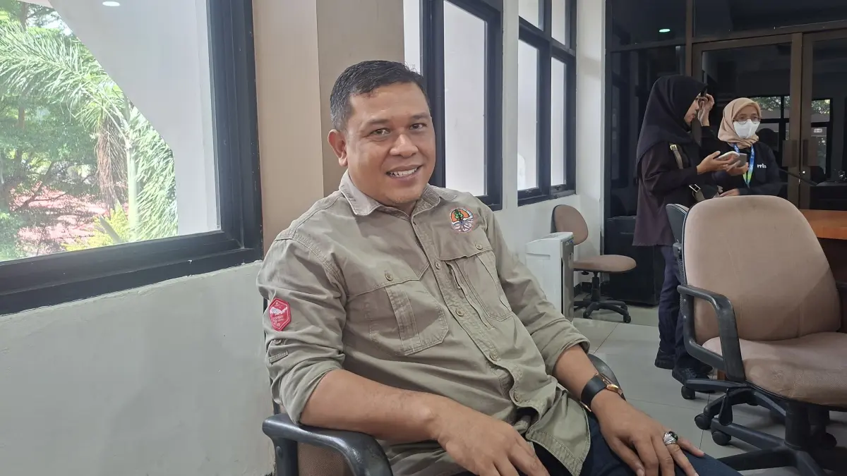 Kepala DLH Kota Palu Mohammad Arif menjelaskan pembentukan tim pengawas pemilahan sampah di Ruang Rapat Bantaya. FOTO: Annisa Tri Yusnida&nbsp;