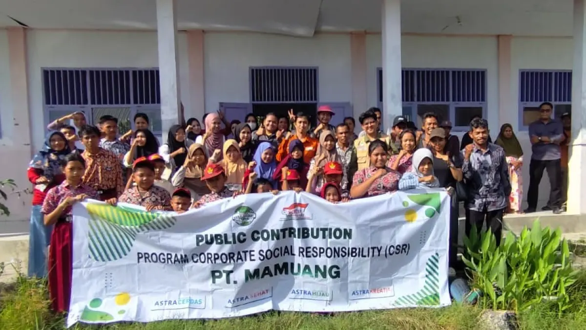 PT Mamuang menyalurkan beasiswa prestasi dan beasiswa adat kepada 60 anak di Kabupaten Pasangkayu.(Dokumentasi PT Mamuang)