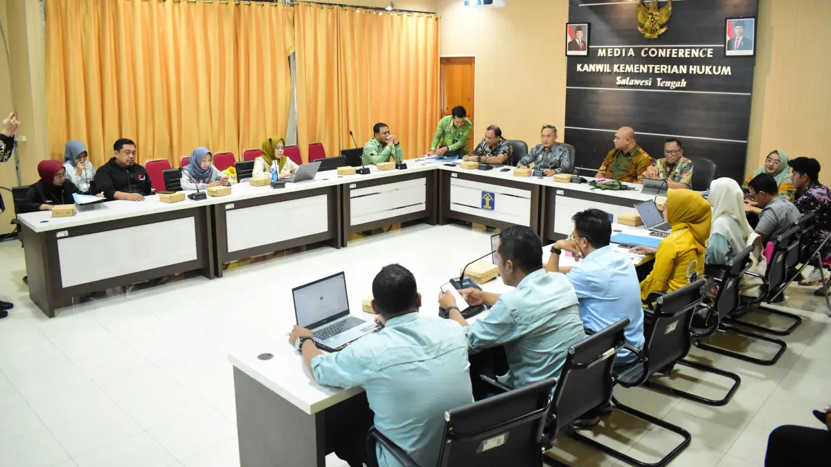 Rapat Fasilitasi Harmonisasi Rancangan Peraturan Bupati Kabupaten Poso tentang Strategi Optimalisasi Gerakan Integratif Layanan Informasi, Kamis (11/6/2026), bertempat di Aula Kebangsaan, Kanwil Kemenkum Sulteng.