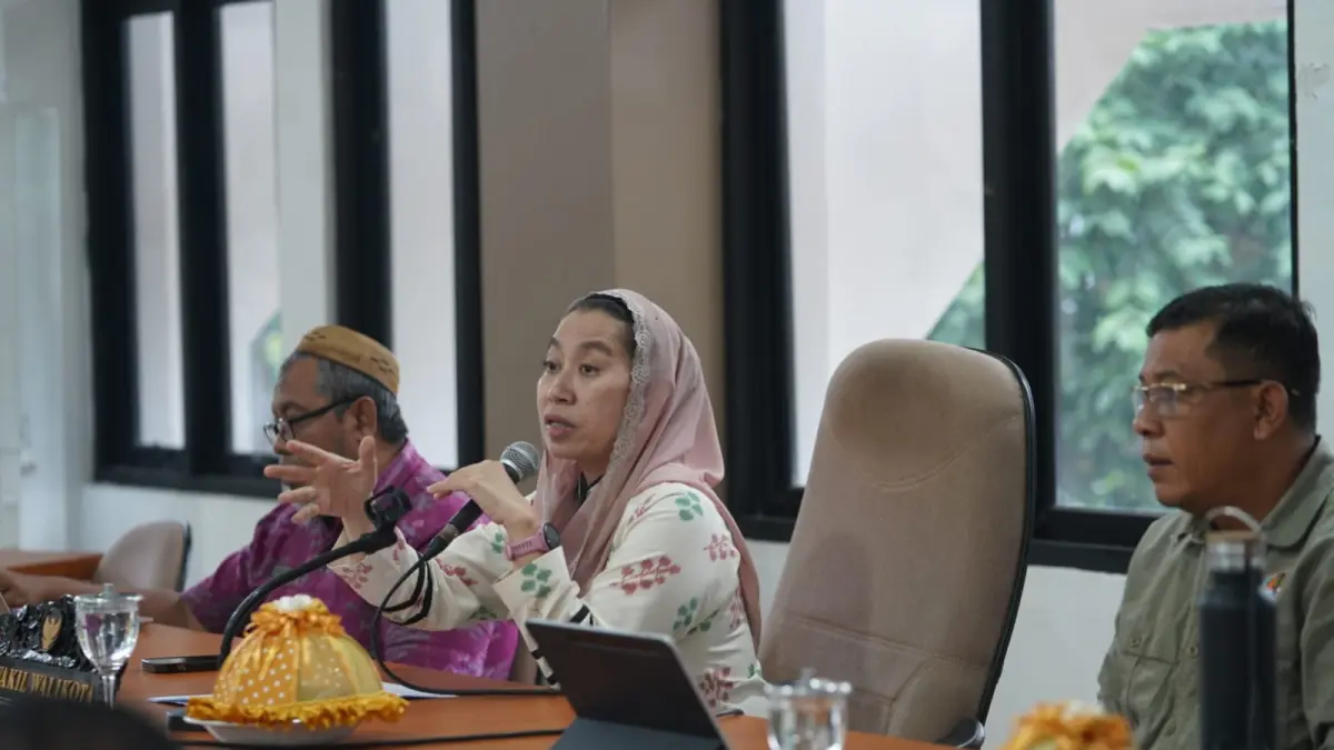 Wakil Wali Kota Palu Imelda Liliana Muhidin mengajak pelaku usaha menerapkan pemilahan sampah di Ruang Rapat Bantaya. FOTO: Humas Pemkot Palu&nbsp;