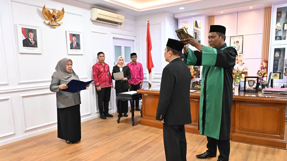 Wakil Gubernur Sulawesi Tengah melantik dr. Faridnan, Sp.An sebagai Dokter Ahli Utama di lingkungan Pemprov Sulteng.FOTO: Ro. Adpim Sulteng&nbsp;