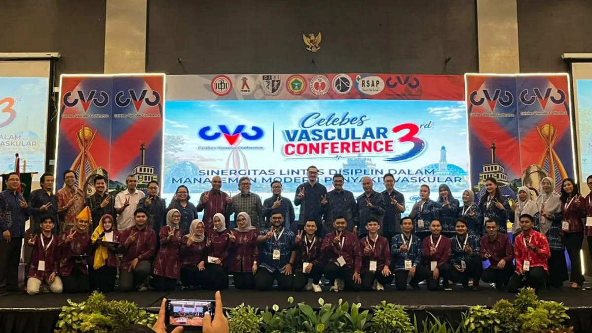 Peserta mengikuti Celebes Vascular Conference ke-3 (CVC-3) yang digelar PESBEVI Cabang SulSelTraTeng di Kota Palu sebagai upaya peningkatan kompetensi tenaga kesehatan di bidang vaskular dan endovaskular. FOTO: TASWIN/RADAR PALU