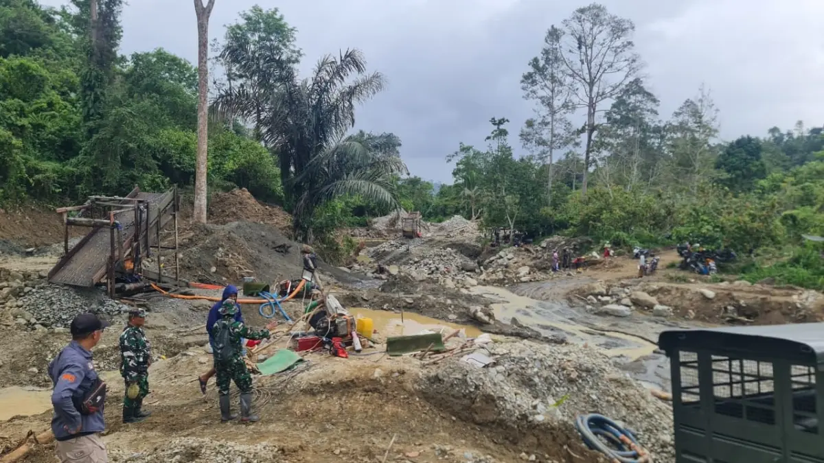 PETI KEMBALI MARAK: Kondisi salah satu titik aktivitas pertambangan emas tanpa izin (PETI) di Desa Tombi, Kecamatan Ampibabo, Kabupaten Parigi Moutong, yang diduga telah merambah kawasan hutan produksi, Minggu (14/6/2026).(FOTO: ISTIMEWA/RADAR PALU).