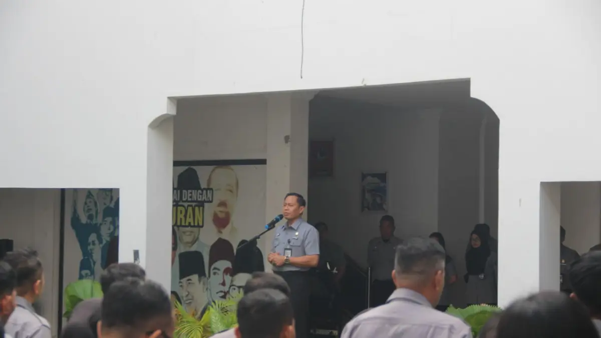 BERI ARAHAN: Kepala Kanwil Kemenkum Sulteng di hadapan para ASN Kanwil Kemenkum Sulteng.