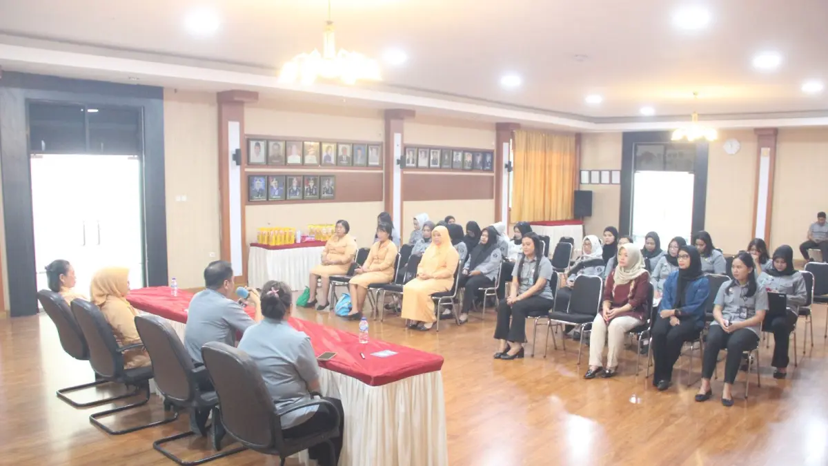 Dharma Wanita diharapkan dapat menjadi jembatan informasi. Banyak layanan Kementerian Hukum yang perlu diketahui masyarakat. Foto Humas Kemenkum Sulteng 
