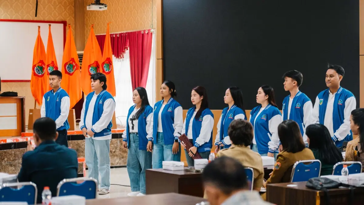 DILEPAS: LPPD melepas Kontingen Kabupaten Banggai Pesparawi Nasional XIV Kategori Vocal Grup, pada Senin (15/6/2026) di ruang rapat umum Kantor Bupati Banggai.(FOTO: NENDRA PRASETYA/RADAR PALU).
