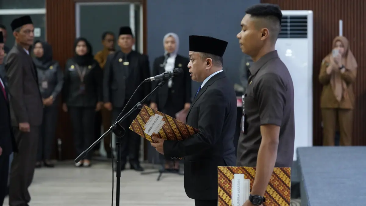 Wali Kota Palu Hadianto Rasyid melantik dan mengambil sumpah jabatan tujuh pejabat pimpinan tinggi pratama (Eselon II.B) di Gedung Kesenian Kota Palu, Senin (15/6/2026). HUMAS PEMKOT PALU&nbsp;