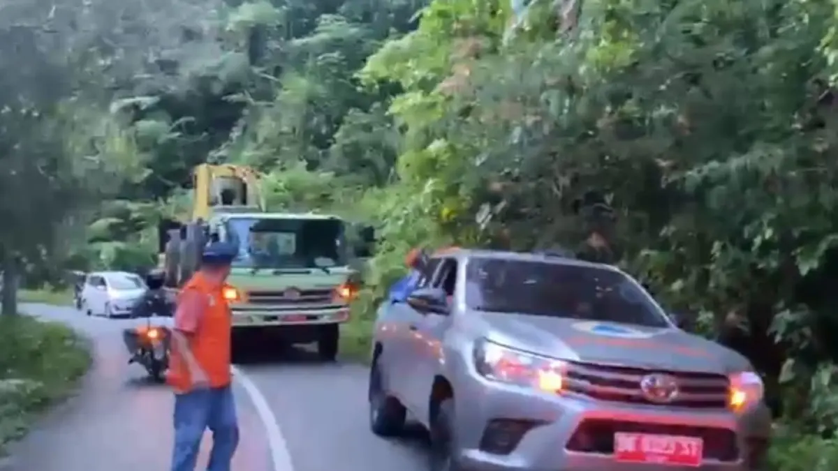 BPBD Sulawesi Tengah memobilisasi alat berat dan bantuan logistik ke Kabupaten Sigi untuk mendukung penanganan darurat, evakuasi, serta pembersihan material bangunan yang rusak akibat gempa. FOTO: ISTIMEWA 