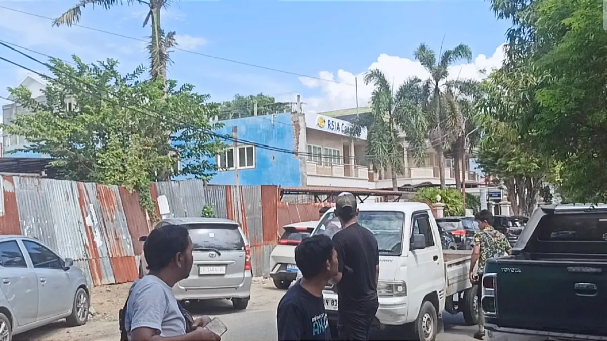 Warga panik dan berhamburan di Jalan MT Haryono. (Foto : Wahono)