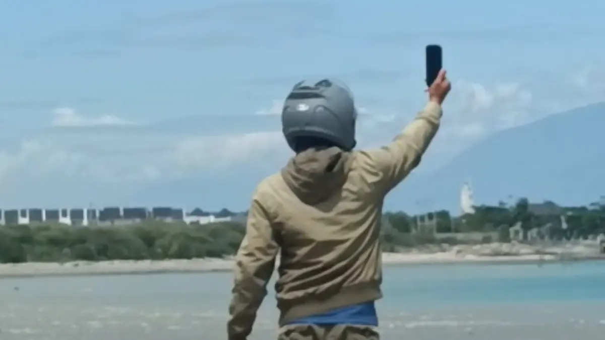 Tangkapan layar video warga memperlihatkan kondisi pesisir Pantai Dupa, Kabupaten Donggala, yang disebut mengalami surut air laut sesaat setelah gempa magnitudo 6,7 mengguncang Sulawesi Tengah, Selasa (16/6/2026). BMKG memastikan gempa tersebut tidak berpotensi tsunami.