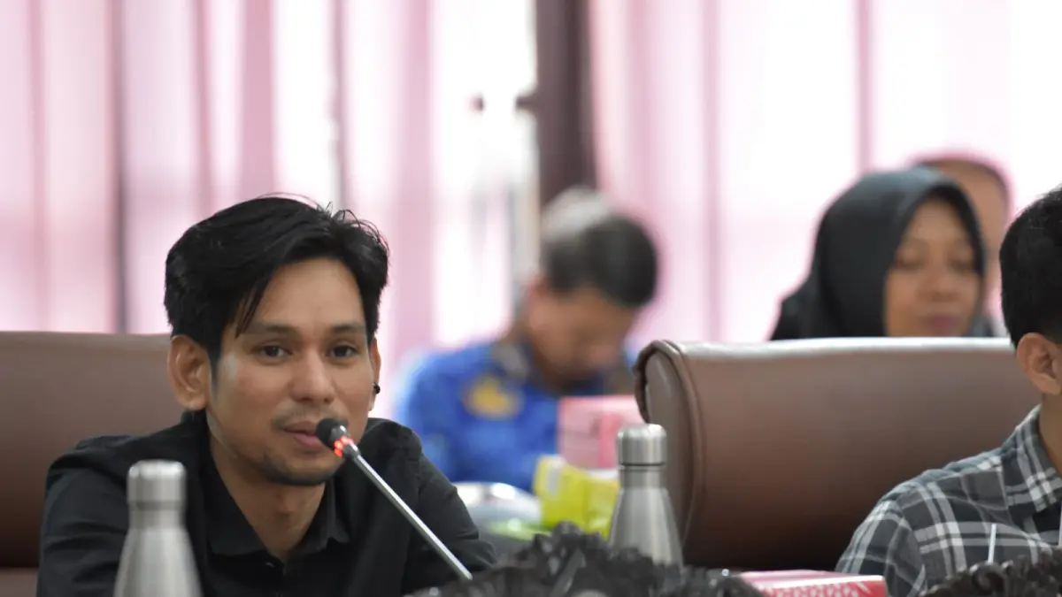 Anggota Bapemperda DPRD Kota Palu, Sultan Amin Badawi, dalam rapat yang digelar di Kantor DPRD Kota Palu. (Ucien Netatopo for Radar Palu)