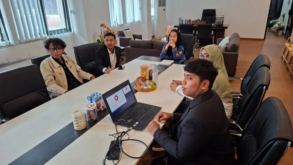 Direktur Eksekutif Yayasan Peta Asa Nusantara, Renaldi Anugrah Paliudju, menggelar pertemuan dengan Wakil Walikota Palu mendorong Pemerintah Kota Palu melakukan riset komprehensif terkait tingginya angka kasus HIV/AIDS. (Humas Pemkot Palu)