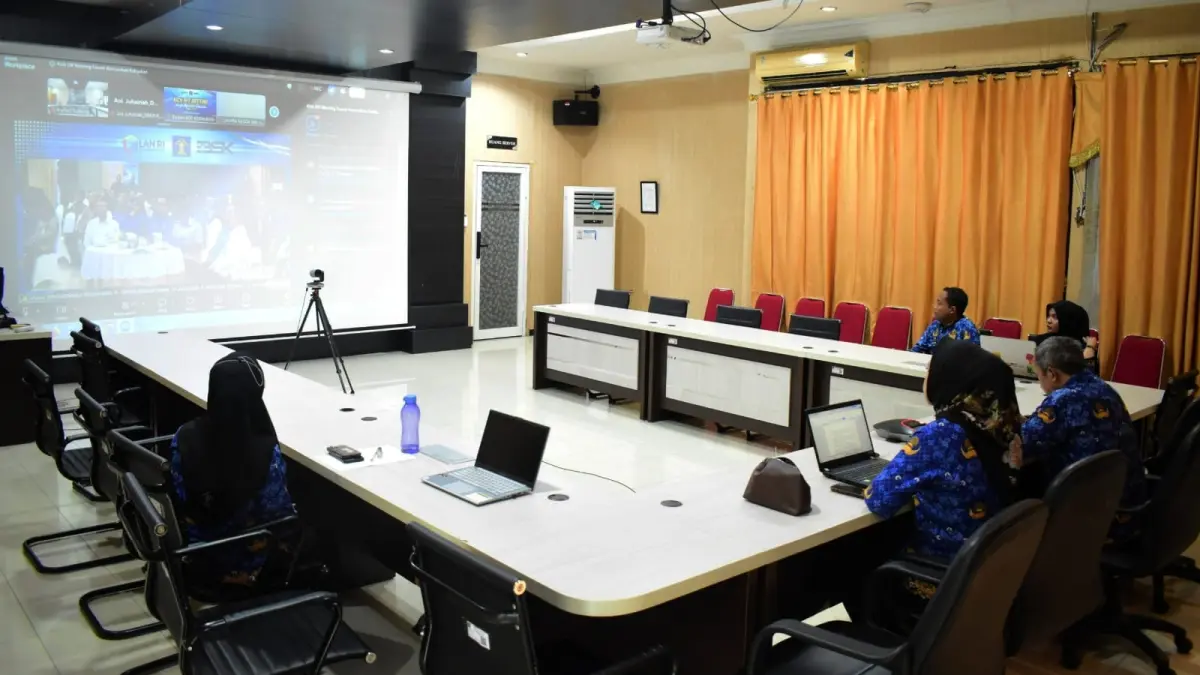 Jajaran Kanwil Kemenkum Sulteng mengikuti Kick Off Meeting Forum Komunikasi Kebijakan Tahun 2026 secara virtual. (Humas Kemenkum Sulteng)