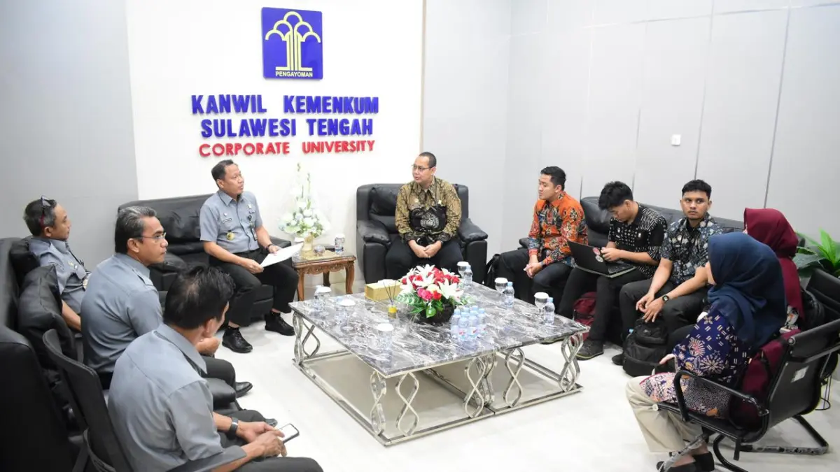 Kakanwil Kemenkum Sulteng Rakhmat Renaldy menerima Tim Auditor Inspektorat Jenderal Kementerian Hukum dalam Audit Kinerja Program Bantuan Hukum Tahun 2025. (Humas Kemenkum Sulteng)
