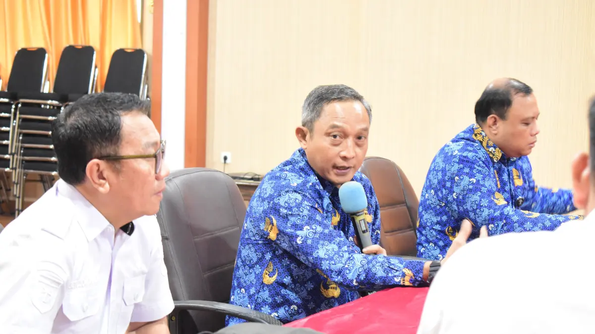 Kanwil Kemenkum Sulteng memfasilitasi harmonisasi Rancangan Perbup RKPD Morowali Utara Tahun 2027 di Ruang Garuda.