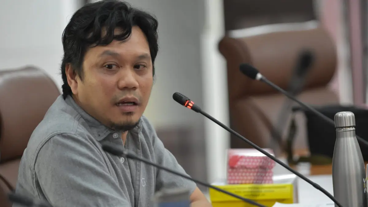Ketua Bapemperda DPRD Kota Palu Arif Miladi memimpin rapat pembahasan tiga Ranperda usulan Pemerintah Kota Palu di Kantor DPRD Kota Palu, Rabu (17/6/2026). (Ucien Netatopo for Radar Palu)