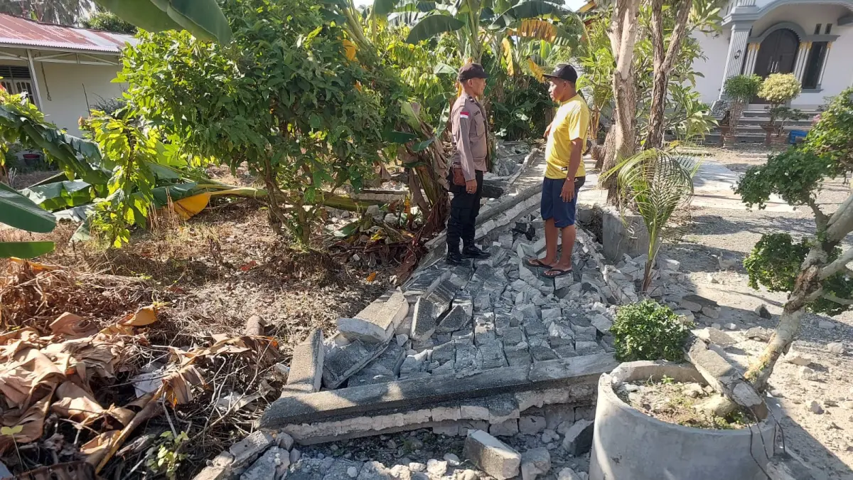 MONITORING: Pasca-gempa, jajaran Polsek Torue bergerak cepat melakukan monitoring dan pendataan di seluruh desa yang berada di wilayah Kecamatan Torue.(FOTO: ISTIMEWA/RADAR PALU)