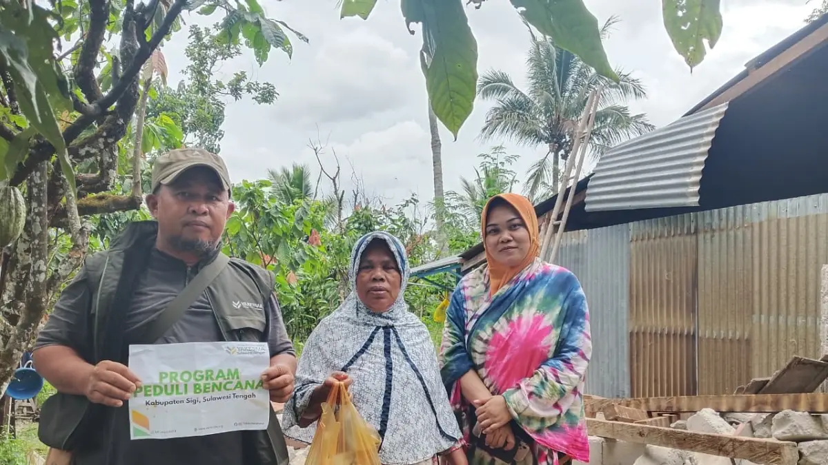 SIAP SAJI: Yakesma Sulteng ikut memberikan bantuan makanan siap saji kepada warga yang terdampak bencana gempa di Desa Kamarora, Kecmatan Nokilalaki, Kabupaten Sigi, Makan siap saji menjadi kebutuhan warga. 