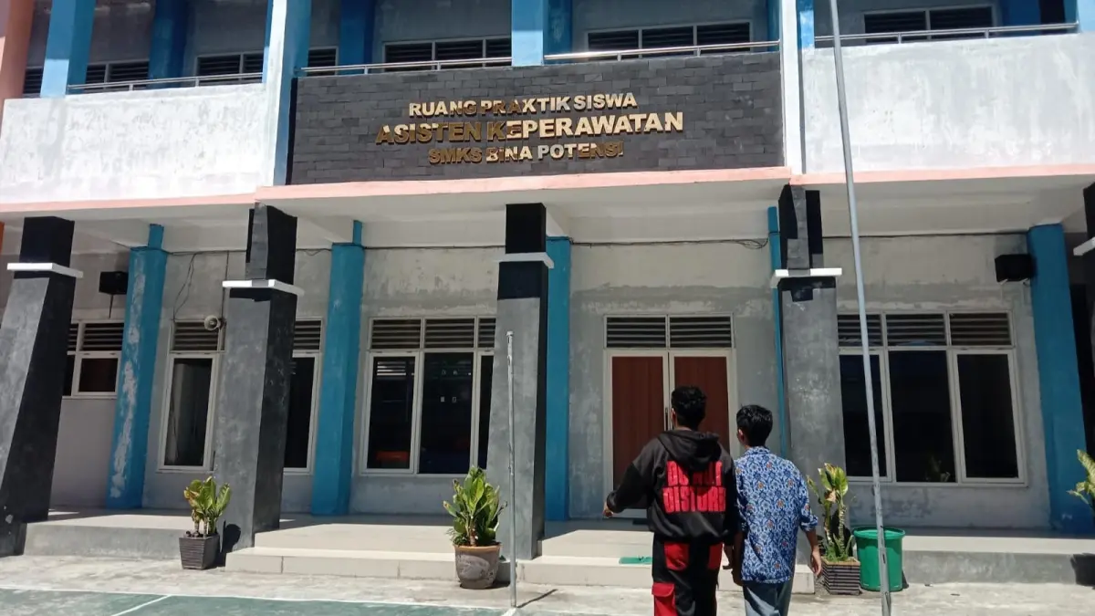 Suasana lengang di SMK Bina Potensi (Bipo) Palu pasca-guncangan gempa yang membuat sebagian siswa memilih pulang kampung lebih awal, Kamis (1862026). (Ade Safitri/Radar Palu)