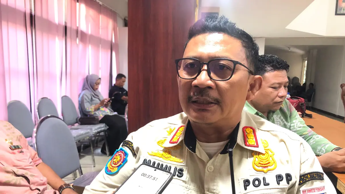 Kasat Pol PP Kota Palu, Muhlis, menegaskan penertiban pedagang di kawasan Pasar Masomba dilakukan secara humanis dan mengedepankan keadilan guna menciptakan ketertiban serta mengurangi kemacetan lalu lintas. FOTO: ANNISA NURUL WIBDY/RADAR PALU&nbsp;