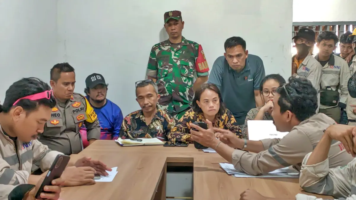 LAPORAN: Bidang Hubungan Industrial Disnakertrans Morowali Utara menerima laporan perwakilan buruh PT Nadesico Nickel Industry (NNI), Kamis (18/6/2026). (FOTO: ISTIMEWA/RADAR PALU)