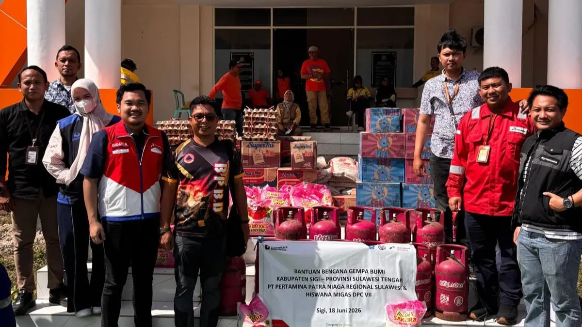 Pertamina Patra Niaga Regional Sulawesi bersama Hiswana Migas DPC VII menyalurkan 1.000 paket sembako, LPG, dan kompor kepada masyarakat terdampak gempa bumi di Kabupaten Sigi sebagai bentuk kepedulian dan dukungan pemulihan pascabencana.