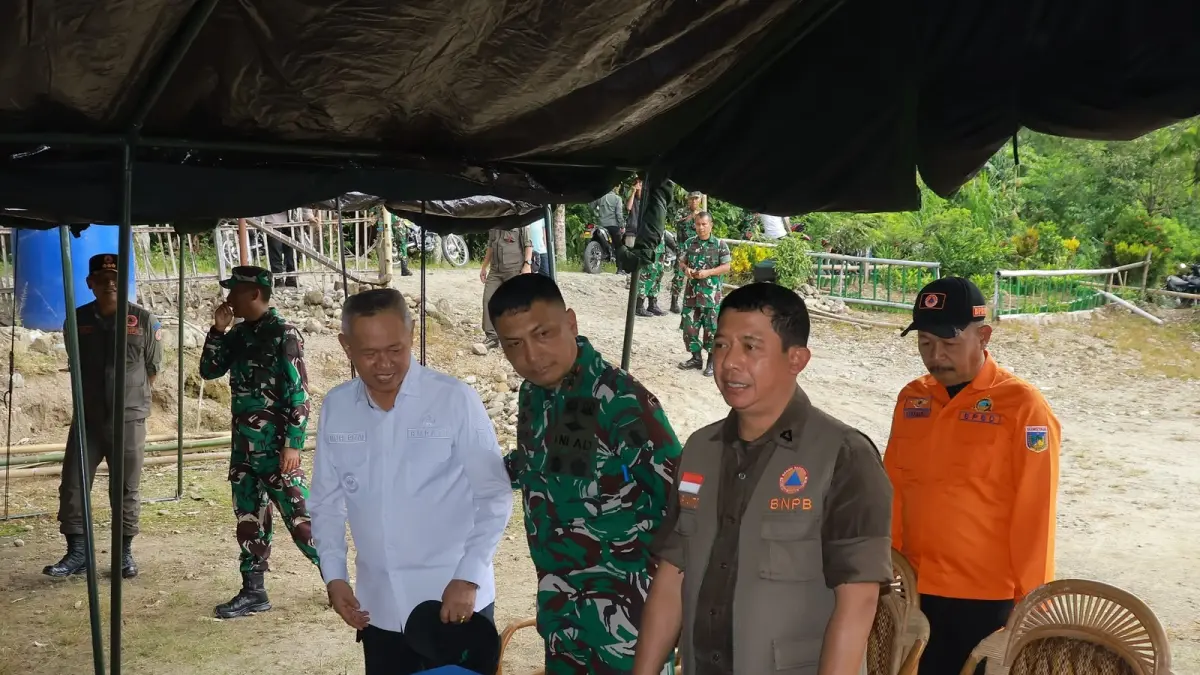 BNPB: Kepala BNPB Pusat bersama Bupati Sigi Moh. Rizal Intjenae, melakukan penanganan pasca bencana gempa bumi langsung di Kabupaten Sigi.(FOTO: ANGEL SUMBARA/RADAR PALU).