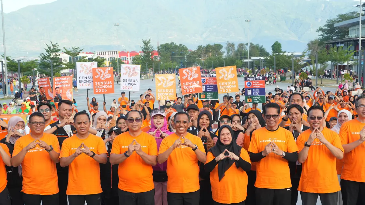 Gubernur Sulawesi Tengah Anwar Hafid bersama Wakil Gubernur dr. Reny Lamadjido memimpin Deklarasi Dukungan Sensus Ekonomi 2026 di Lapangan Vatulemo, Kota Palu, Minggu (21/6). FOTO: IST