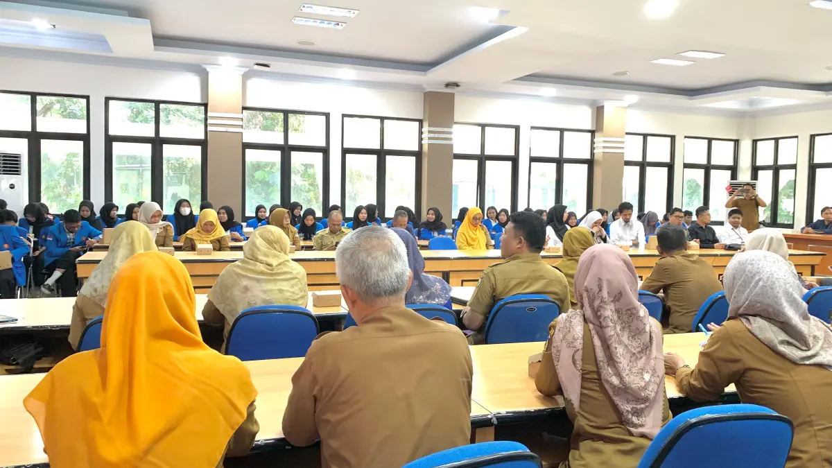 Kepala Diskominfosantik Kota Palu Muhammad Akhir Armansyah bersama jajaran Untad dan BPS melepas ratusan mahasiswa Statistika FMIPA Untad yang akan menjalani magang di berbagai OPD lingkup Pemkot Palu, Senin (22/6/2026). Foto: Humas Pemkot Palu&nbsp;