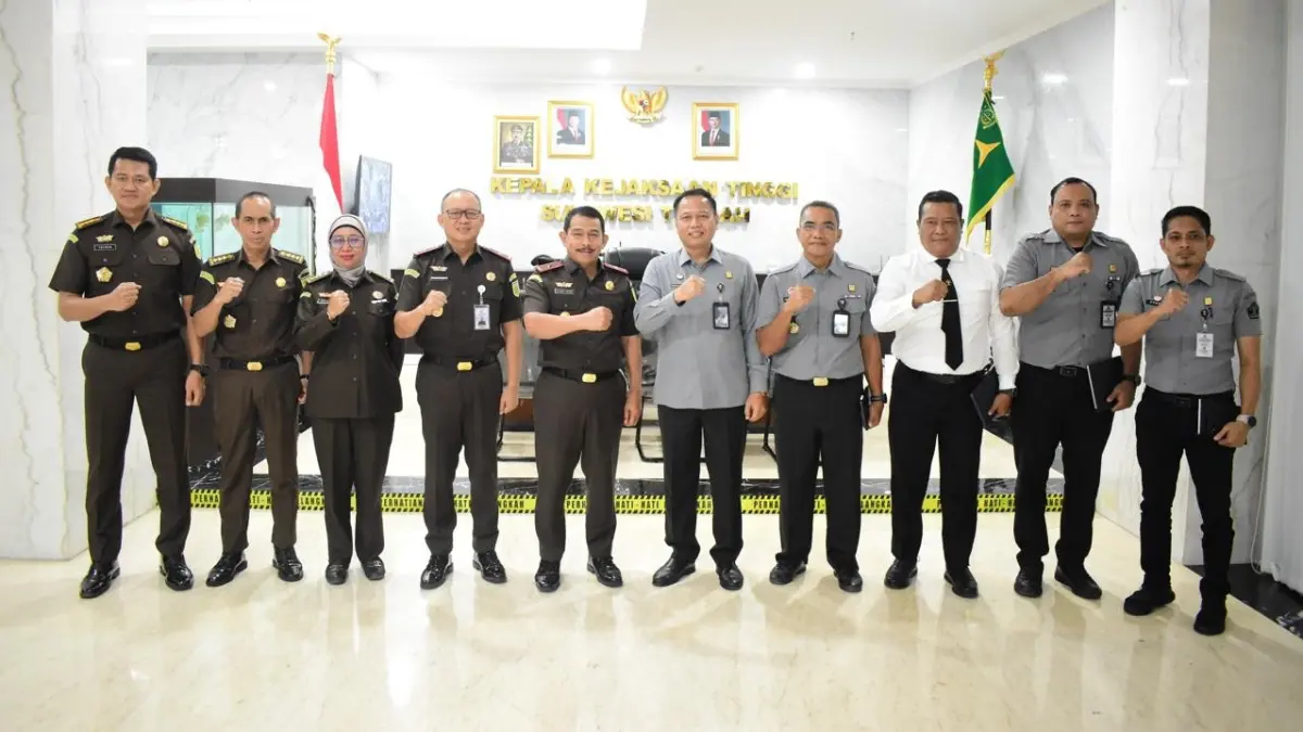 Kepala Kanwil Kemenkum Sulteng), Rakhmat Renaldy, bersama jajaran melaksanakan audiensi dengan Kepala Kejaksaan Tinggi Sulawesi Tengah, Zullikar Tanjung, beserta jajaran di Kantor Kejaksaan Tinggi Sulawesi Tengah, Senin (22/6/2026).