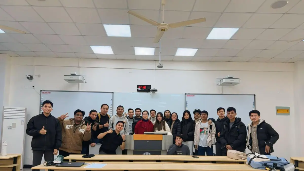 BELAJAR : Sejumlah perusahaan di kawasan Indonesia Morowali Industrial Park (IMIP) bersama Eternal Tsingshan Indonesia memberi kesempatan bagi karyawannya belajar meningkatkan sumber daya dan kompetensi kerja.(Dokumentasi PT. IMIP)