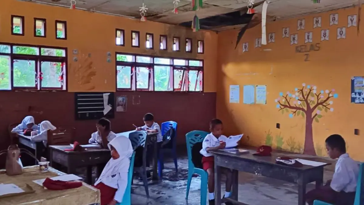 MEMPRIHATINKAN: Kondisi SDN Tanauge saat ini sangat memprihatinkan, jika tidak segera diperbaiki maka keselamatan guru dan siswa jadi taruhan. (FOTO: ISTIMEWA/RADAR PALU) &nbsp;