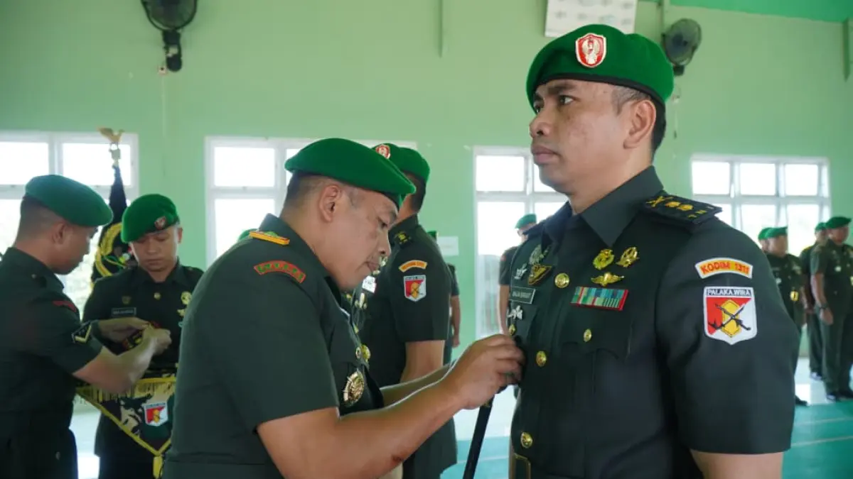 Danrem 132/Tadulako Brigjen TNI Suntara Wisnu Budi H. memimpin Serah Terima Jabatan Dandim 1311/Morowali dari Letkol Inf Abraham S. Panjaitan kepada Letkol Inf Boyke Baja Imanuel Sirait di Aula Makodim 1311/Morowali, Rabu (24/6/2026).