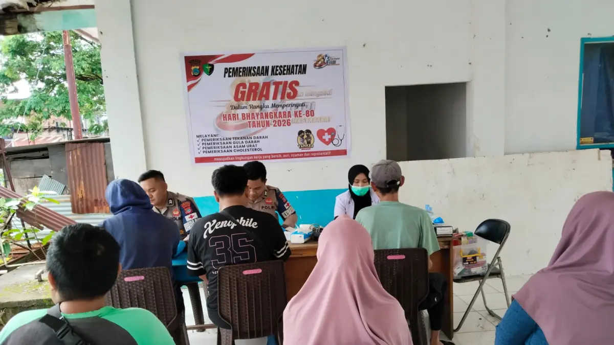 GRATIS: Pengobatan kesehatan gratis yang digelar Polres Morowali, Rabu (24/6/2026).FOTO: SUPRIYONO/RADAR PALU).