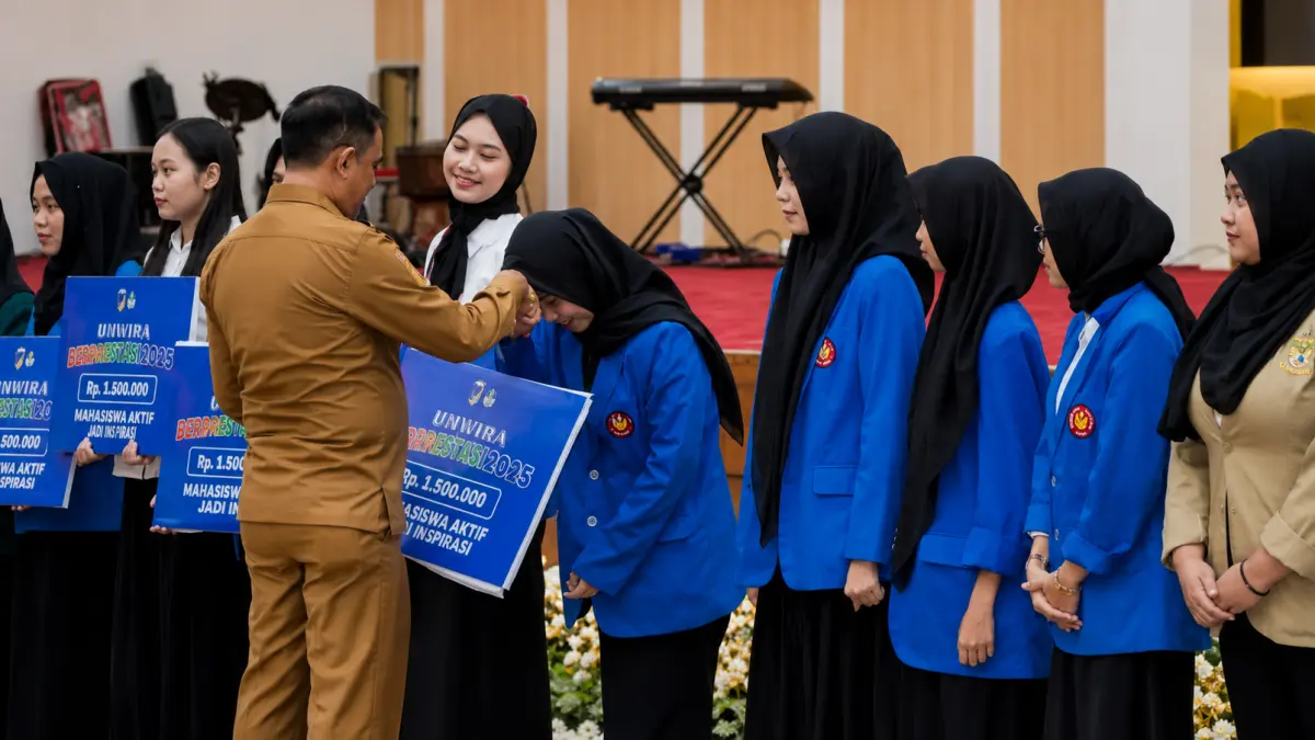 Mahasiswa dan mahasiswi penerima Program Beasiswa Berani Cerdas yang digagas Pemerintah Provinsi Sulawesi Tengah untuk mendukung akses pendidikan tinggi bagi generasi muda daerah. Foto: istimewa&nbsp;