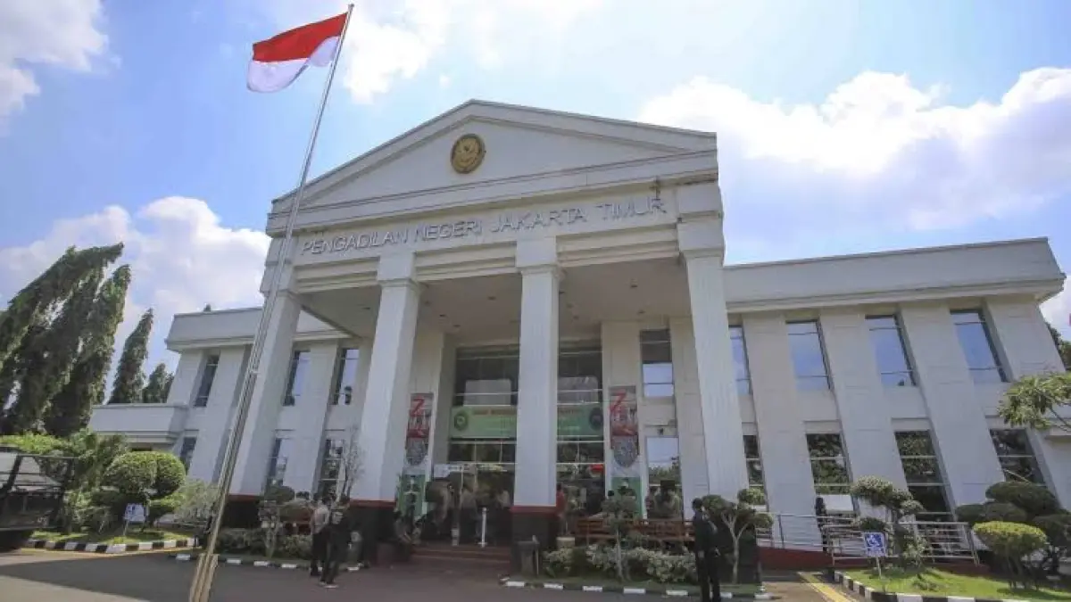 Pengadilan Negeri Jakarta Timur menetapkan susunan majelis hakim yang akan menangani perkara pidana dengan terdakwa Roy Suryo dan Dokter Tifa menjelang pelaksanaan sidang perdana.