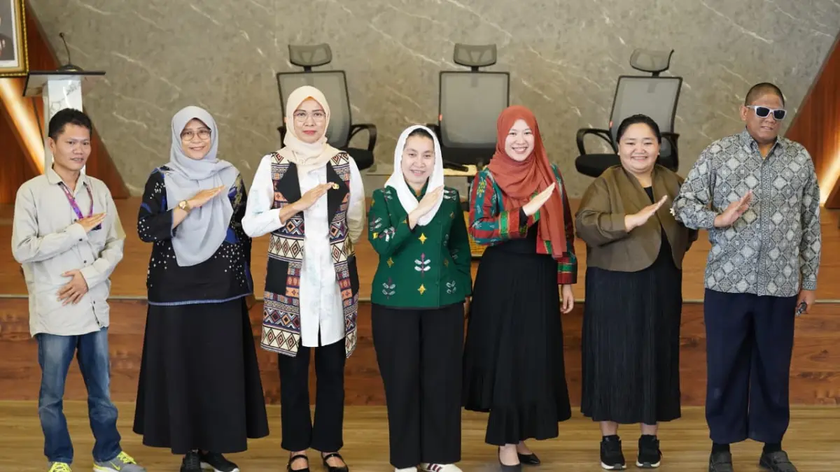 Program Officer Sasakawa Peace Foundation, Dissa Syakina Ahdanisa, saat mengikuti workshop penguatan integrasi data penyandang disabilitas bersama Pemkot Palu dan Yayasan Sikola Mombine. Foto: Humas Pemkot Palu&nbsp;