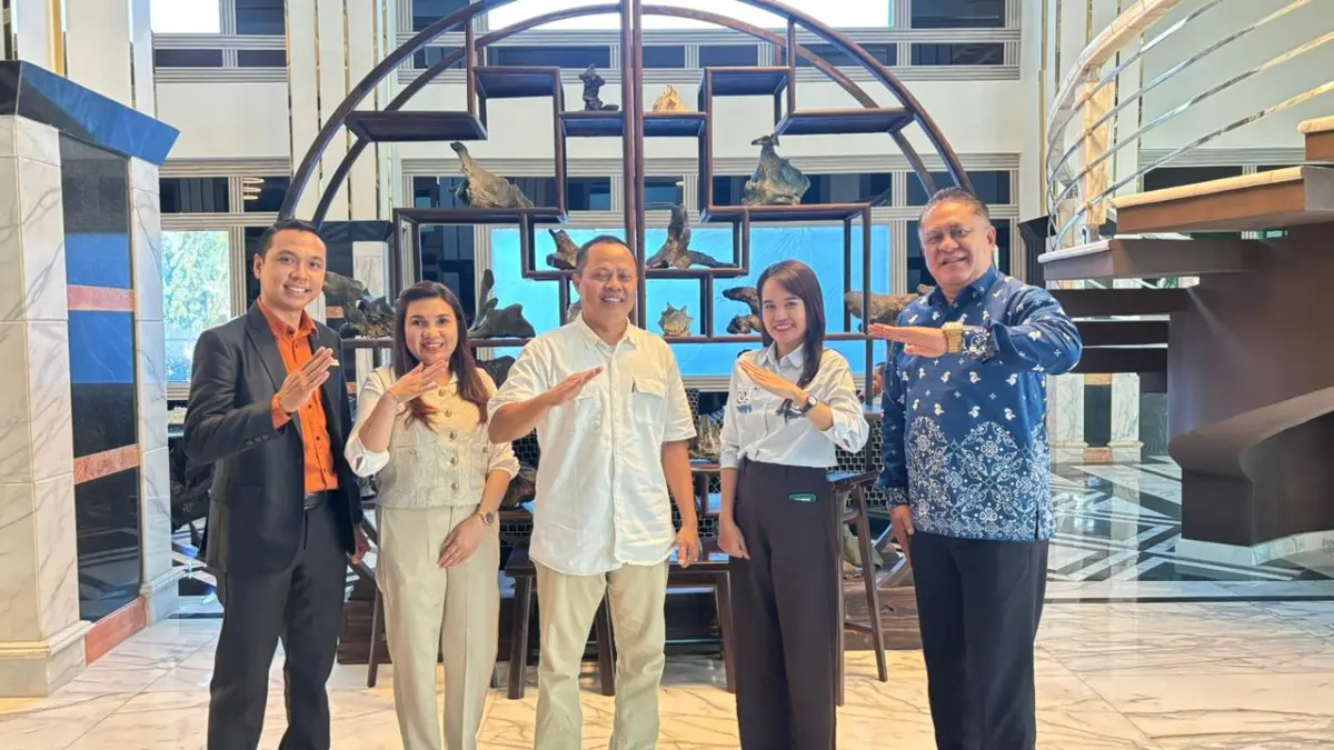 Satu tahun beroperasi, Grand Sya Hotel Palu memperkuat identitas sebagai hotel berbasis kearifan lokal dengan menggandeng UMKM Sulteng untuk menghadirkan pengalaman wisata yang lebih autentik.